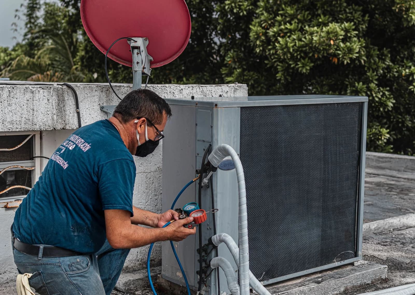 Smart Thermostats and Indoor Air: Using Humidity and Fan Settings to Breathe Easier